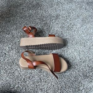 Platform sandals